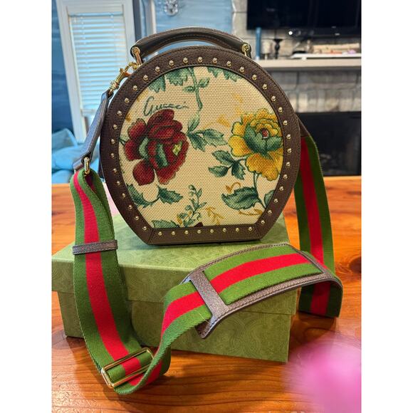 LIMITED EDITION GUCCI VINTAGE FLORAL HAT CASE / CROSSBODY NWT & COA MSRP $6890 - Picture 1 of 12